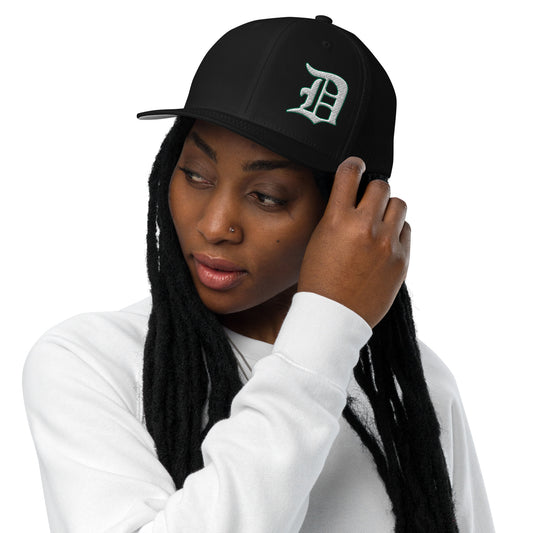 Script D_White-Green outline-asymmetrical design position-Closed-back trucker cap